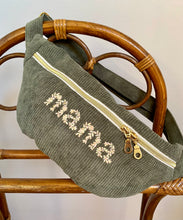 Charger l'image dans la galerie, Sac banane en velours brodé
