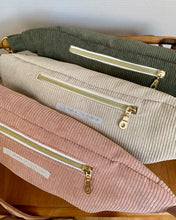 Charger l'image dans la galerie, Sac banane en velours brodé