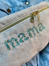 Charger l'image dans la galerie, Sac banane en velours brodé