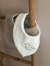 Charger l'image dans la galerie, Lot de deux bavoirs bandanas en double gaze de coton et Liberty ® Théo gold ou bleu