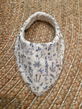 Charger l'image dans la galerie, Bavoir bandana en Liberty ® Théo bleu et éponge de coton