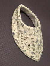 Charger l'image dans la galerie, Bavoir bandana en Liberty ® Théo bleu et éponge de coton