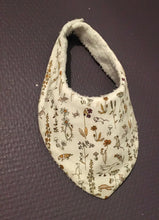 Charger l'image dans la galerie, Bavoir bandana en Liberty ® Théo gold et éponge de coton