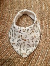 Charger l'image dans la galerie, Bavoir bandana en Liberty ® Théo gold et éponge de coton