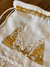 Charger l'image dans la galerie, Sac, pochon à lingerie en Liberty ® Capel moutarde
