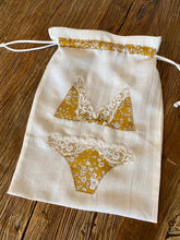 Charger l'image dans la galerie, Sac, pochon à lingerie en Liberty ® Capel moutarde