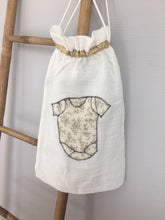 Charger l'image dans la galerie, Sac, pochon pour bébé en Gaze de coton fleuri bio