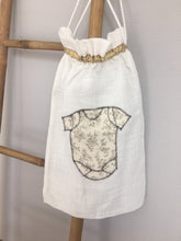 Charger l'image dans la galerie, Sac, pochon pour bébé en Gaze de coton fleuri bio