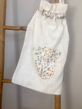 Charger l'image dans la galerie, Sac, pochon pour bébé en Liberty Théo Pastel