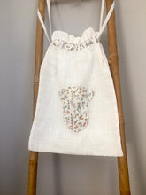 Charger l'image dans la galerie, Sac, pochon pour bébé en Liberty Théo Pastel