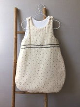 Charger l'image dans la galerie, Très jolie gigoteuse esprit vintage en double gaze de coton bio