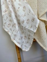 Charger l'image dans la galerie, Lot de deux langes en double gaze de coton Oeko Tex pailleté doré et imprimé petits lapins