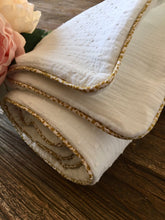 Charger l'image dans la galerie, Couverture, plaid bébé en double gaze coton écru et Liberty ® Garden Trail