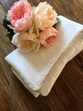 Charger l'image dans la galerie, Couverture, plaid bébé en double gaze coton écru et Liberty ® Garden Trail