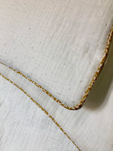 Charger l'image dans la galerie, Couverture, plaid bébé en double gaze coton écru et Liberty ® Garden Trail