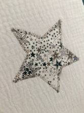 Charger l'image dans la galerie, Gigoteuse en double gaze écru et Liberty ® Adelajda gris et bleu