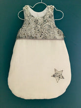 Charger l'image dans la galerie, Gigoteuse en double gaze écru et Liberty ® Adelajda gris et bleu