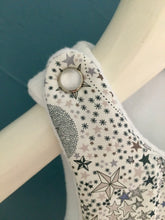 Charger l'image dans la galerie, Gigoteuse en double gaze écru et Liberty ® Adelajda gris et bleu