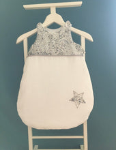 Charger l'image dans la galerie, Gigoteuse en double gaze écru et Liberty ® Adelajda gris et bleu