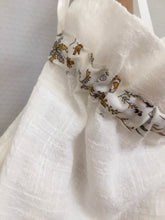 Charger l'image dans la galerie, Sac, pochon pour bébé en Liberty® Théo Moutarde