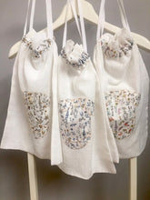 Charger l'image dans la galerie, Sac, pochon pour bébé en Liberty® Théo Moutarde