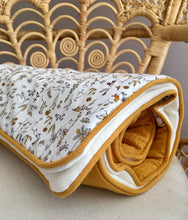 Charger l'image dans la galerie, Couverture, plaid bébé en double gaze coton jaune moutarde et Liberty ® Théo gold