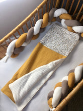 Charger l'image dans la galerie, Couverture, plaid bébé en double gaze coton jaune moutarde et Liberty ® Théo gold
