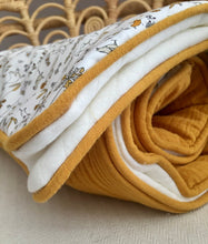 Charger l'image dans la galerie, Couverture, plaid bébé en double gaze coton jaune moutarde et Liberty ® Théo gold