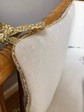 Charger l'image dans la galerie, Tour de lit en double gaze plumetis écru et Liberty Garden Trail