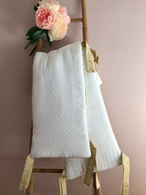 Charger l'image dans la galerie, Tour de lit en double gaze plumetis écru et Liberty Garden Trail