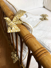 Charger l'image dans la galerie, Tour de lit en double gaze plumetis écru et Liberty Garden Trail