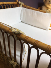 Charger l'image dans la galerie, Tour de lit en double gaze plumetis écru et Liberty Garden Trail