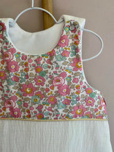 Charger l'image dans la galerie, Jolie gigoteuse en double gaze écru et Liberty ® Betsy Cupcake
