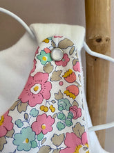 Charger l'image dans la galerie, Jolie gigoteuse en double gaze écru et Liberty ® Betsy Cupcake