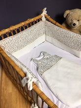 Charger l'image dans la galerie, Tour de lit bébé en double gaze écru et Liberty ® Théo gold