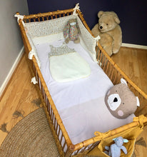 Charger l'image dans la galerie, Tour de lit bébé en double gaze écru et Liberty ® Théo gold