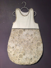 Charger l'image dans la galerie, Jolie gigoteuse en double gaze écru et Liberty ® Adelajda gris moutarde