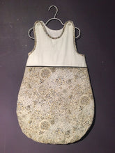 Charger l'image dans la galerie, Jolie gigoteuse en double gaze écru et Liberty ® Adelajda gris moutarde