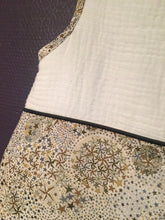 Charger l'image dans la galerie, Jolie gigoteuse en double gaze écru et Liberty ® Adelajda gris moutarde