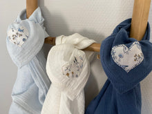 Charger l'image dans la galerie, Lot de trois langes en double gaze de coton Oeko Tex et Liberty® Théo bleu
