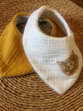 Charger l'image dans la galerie, Lot de deux bavoirs bandanas en double gaze de coton et Liberty ® Capel