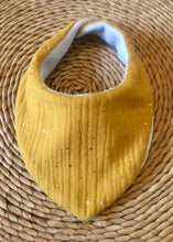 Charger l'image dans la galerie, Lot de deux bavoirs bandanas en double gaze de coton et Liberty ® Capel