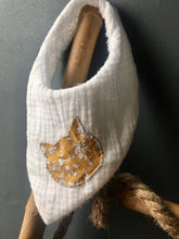 Charger l'image dans la galerie, Lot de deux bavoirs bandanas en double gaze de coton et Liberty ® Capel
