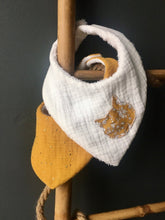 Charger l'image dans la galerie, Lot de deux bavoirs bandanas en double gaze de coton et Liberty ® Capel