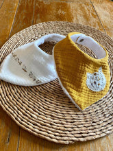 Charger l'image dans la galerie, Lot de deux bavoirs bandanas en double gaze de coton et Liberty ® Théo gold