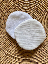 Charger l'image dans la galerie, Lot de 6 lingettes lavables, réutilisables en Liberty ® Betsy porcelaine et double gaze de coton