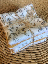 Charger l'image dans la galerie, Lot de 6 lingettes lavables, réutilisables en Liberty ® Théo gold et double gaze