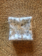 Charger l'image dans la galerie, Lot de 6 lingettes lavables, réutilisables en Liberty ® Théo gold et double gaze