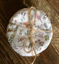 Charger l'image dans la galerie, Lot de 6 lingettes lavables et réutilisables en double gaze de coton et Liberty ® Théo pastel
