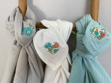 Charger l'image dans la galerie, Lot de trois langes en double gaze de coton Oeko Tex et Liberty® Betsy vert